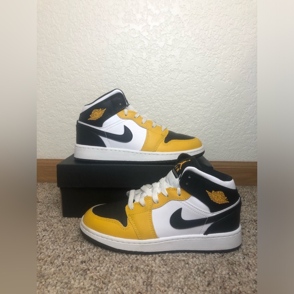 Size 5y - Air Jordan 1 Mid Yellow Ochre